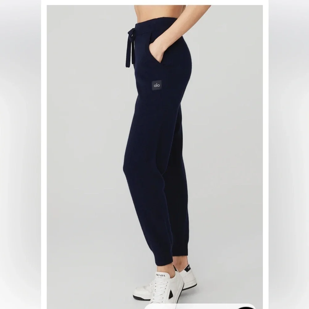 ALO Yoga Black  Textured Fabric